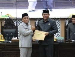 “Menuju Luwu Timur Juara: Bupati Irwan Serahkan 5 Ranperda Ke DPRD Lutim”