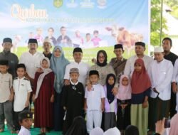 Wabup Puspa Saksikan Langsung Tasyakuran Idul Adha di Kecamatan Burau, Abul Yatama Bagikan Daging Kurban kepada Anak Yatim*  Luwu Timur, [Tanggal] – Dalam rangka memperingati Hari Raya Idul Adha, Yayasan Abul Yatama Indonesia Cabang Sorowako, Luwu Timur, menggelar program tasyakuran dengan membagikan daging kurban kepada masyarakat di wilayah terpencil, terutama anak yatim yang jauh dari jangkauan. Wakil Bupati Luwu Timur, Puspa, hadir dalam kegiatan ini dan memberikan apresiasi kepada Yayasan Abul Yatama Indonesia Cabang Sorowako atas kegiatan yang sangat bermanfaat ini.  Program ini dilaksanakan dalam dua tahap, dengan tahap pertama daging kurban dibagikan di sekitar Parumpanai dan tahap kedua di wilayah Wotu dan Burau. Sebanyak 9 ekor sapi dibeli oleh yayasan dan dibagikan dagingnya kepada masyarakat yang membutuhkan. Kegiatan ini dihadiri oleh Camat Burau dan beberapa kepala desa yang hadir.  “Kami sangat berterima kasih atas kegiatan yang dilakukan oleh Yayasan Abul Yatama Indonesia Cabang Sorowako. Ini membuktikan bahwa kita semua dapat bersatu dalam melakukan kebaikan dan membantu mereka yang membutuhkan,” ujar Puspa.  Ketua Yayasan Abul Yatama Cabang Sorowako mengungkapkan bahwa dukungan pemerintah dan masyarakat Kabupaten Luwu Timur sangat luar biasa di tahun ini. “Kami sangat berterima kasih atas dukungan yang diberikan oleh pemerintah dan masyarakat Kabupaten Luwu Timur. Ini membuktikan bahwa kita semua dapat bersatu dalam melakukan kebaikan dan membantu mereka yang membutuhkan,” ujar Ketua Yayasan.  Dalam kesempatan ini, Wakil Bupati Puspa juga memberikan bantuan kepada anak-anak yatim di Kecamatan Burau. “Kami berharap bantuan ini dapat memberikan manfaat bagi anak-anak yatim dan membantu mereka dalam meningkatkan kualitas hidup mereka,” ujar Puspa.  Dengan kegiatan ini, diharapkan masyarakat Kabupaten Luwu Timur dapat semakin bersatu dan peduli terhadap sesama, terutama di wilayah terpencil yang jauh dari jangkauan. Yayasan Abul Yatama Cabang Sorowako berkomitmen untuk terus melakukan kegiatan-kegiatan sosial yang bermanfaat bagi masyarakat, terutama di wilayah terpencil.  Kegiatan ini juga diharapkan dapat meningkatkan kesadaran masyarakat akan pentingnya berbagi dan peduli terhadap sesama, terutama di wilayah terpencil yang jauh dari jangkauan. Dengan adanya program ini, diharapkan masyarakat dapat merasakan kebersamaan dan kepedulian yang lebih besar.  Yayasan Abul Yatama Cabang Sorowako telah lama melakukan kegiatan-kegiatan sosial yang bermanfaat bagi masyarakat, terutama di wilayah terpencil. Dengan dukungan dari pemerintah dan masyarakat, diharapkan program-program ini dapat terus berkembang dan memberikan manfaat yang lebih besar bagi masyarakat.