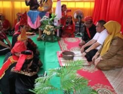 “Ritual Adat Pekasiwia: Bupati dan Wabup Lutim Resmi Menjadi Bagian dari Keluarga Besar To Pamona”
