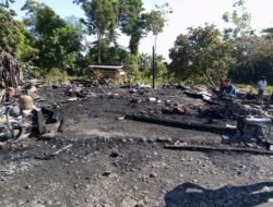 KEBAKARAN MELANDA DESA PAKKALOLO, SATU RUMAH HANGUS TERBAKAR DAN SATU KORBAN LUKA