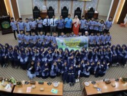 Puluhan Siswa SMPIT Al Bina Tomoni Kunjungi DPRD Luwu Timur: Meningkatkan Wawasan dan Pengalaman tentang Politik