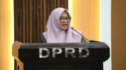 Wakil Bupati Luwu Timur, Hj. Puspawati Husler, Menyampaikan Jawaban Bupati atas Pandangan Umum Fraksi-fraksi DPRD