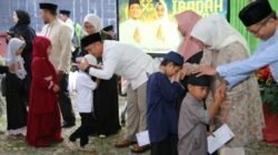 Berkah Ramadhan di Burau: Bupati Lutim Semangat Berbagi