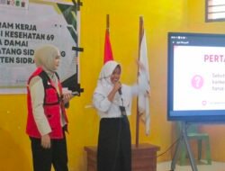 Mahasiswa KKN-PK 69 Unhas Edukasi SADARI, Tingkatkan Kesadaran Deteksi Dini Kanker Payudara pada Siswi di Desa Damai
