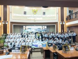 Gedung DPRD Luwu Timur Jadi Kelas Demokrasi, Rusdi Layong Bekali Siswa SMPIT Albina Ilmu Legislatif